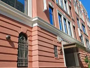 Robert Ioanna Headshot